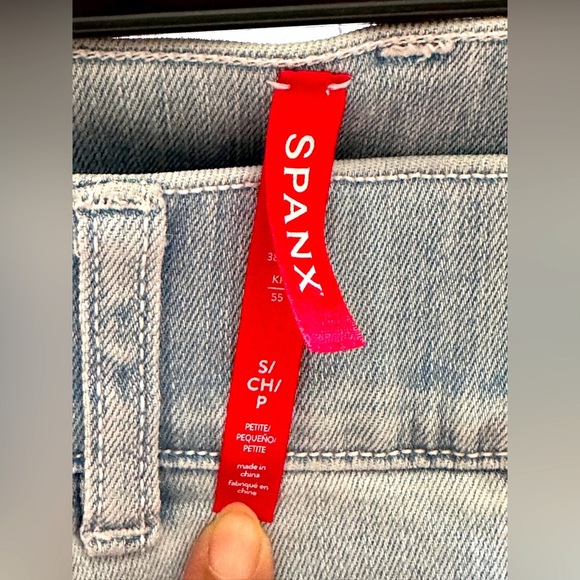 Spanx jeans in light shade. Flared bottom. Size petite small. Almost NEW! - Picture 3 of 3